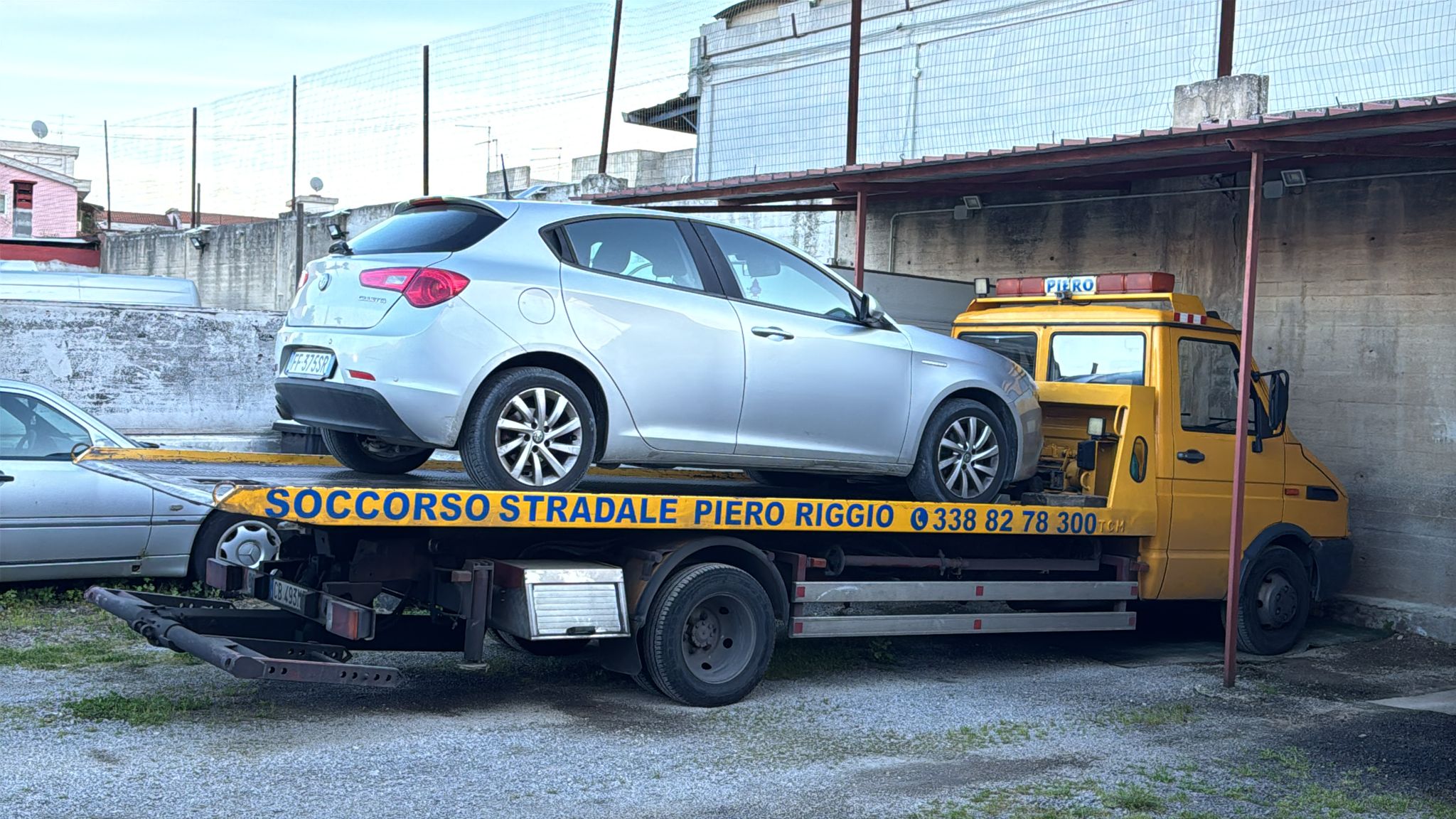 Carro attrezzi Soccorso Stradale Piero durante intervento a Palermo